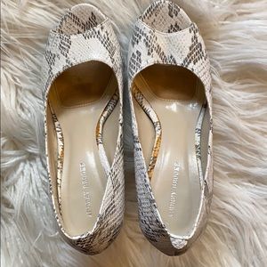 Audrey Brooke peep toe pump snakeskin size 7.5